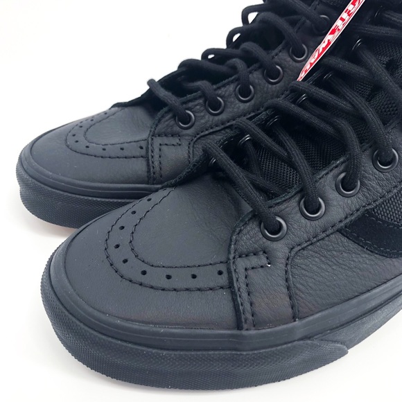 strap black vans